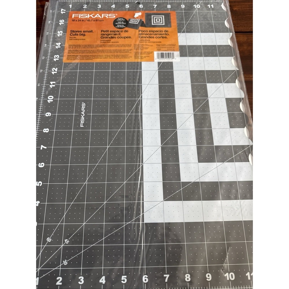Fiskars Self-Healing Folding Cutting Mat 18x24 inch,Non-Slip,Durable Hinges